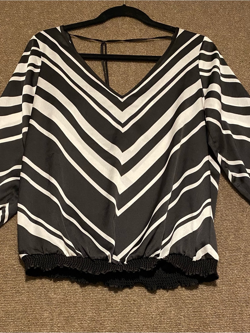 White House Black Market Black and White Chevron V-Neck Blouse Size M